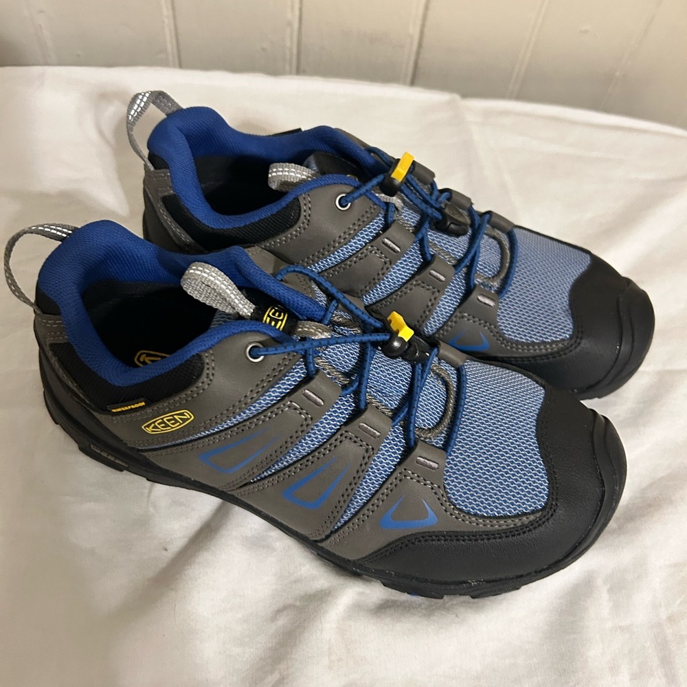 Keen Oakridge Low Waterproof Hiking Unisex Shoes -Women’s 8/Youth Size 6